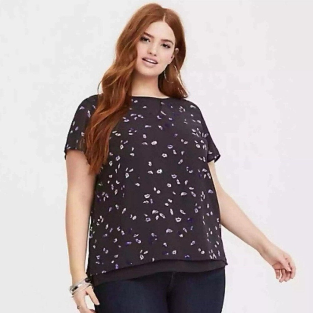 Torrid || Woman’s purple feathers Patterned Top Sz 2
